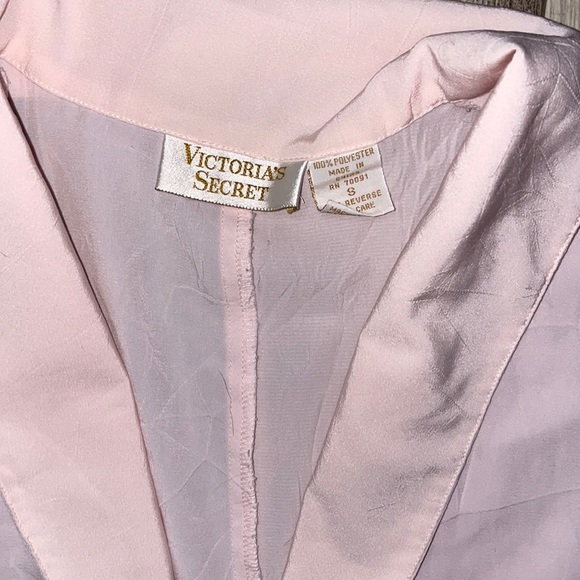 VINTAGE Victoria’s Secret flowy Button up top - Picture 4 of 4